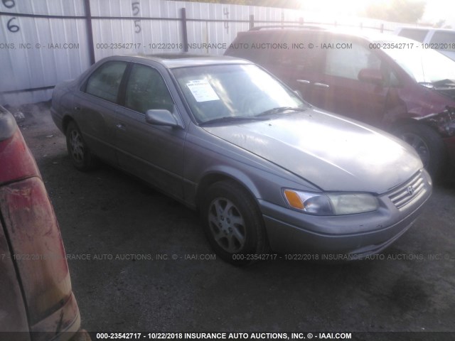 4T1BF28K1WU041176 - 1998 TOYOTA CAMRY CE/LE/XLE 棕色 照片 1