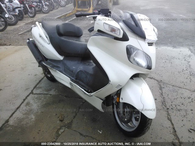 JS1CP51A172101635 - 2007 SUZUKI AN650 WHITE photo 1