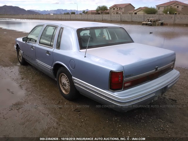 1LNLM82W1RY686982 - 1994 LINCOLN TOWN CAR SIGNATURE/TOURNAMENT BLUE photo 3