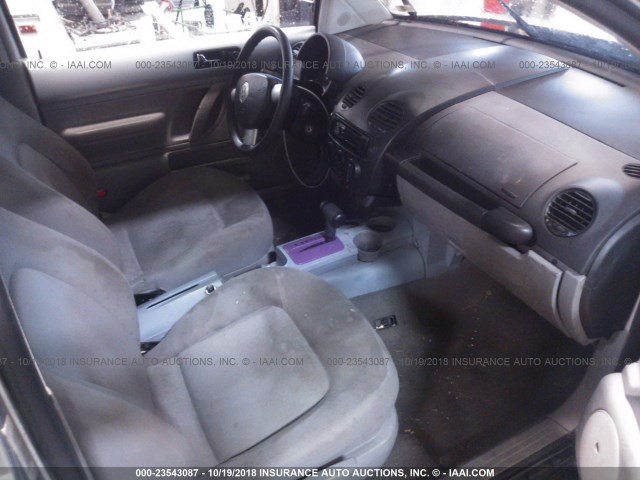 3VWBB61C8WM012267 - 1998 VOLKSWAGEN NEW BEETLE 银色 照片 5