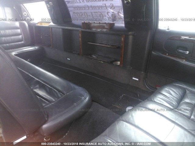 1L1FM81W1YY845322 - 2000 LINCOLN TOWN CAR EXECUTIVE BLACK photo 8