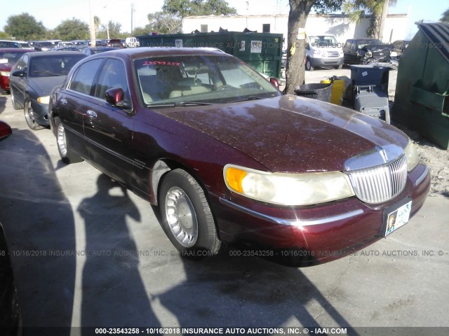 1LNHM81W2YY770864 - 2000 LINCOLN TOWN CAR EXECUTIVE BURGUNDY photo 1