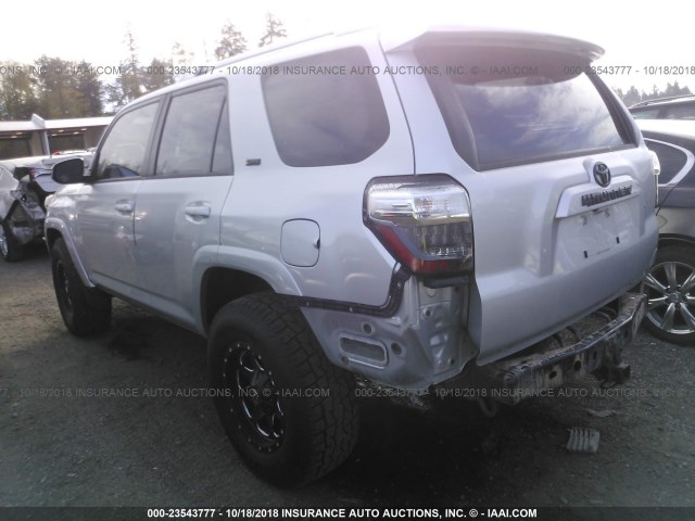 JTEBU5JR5F5239011 - 2015 TOYOTA 4RUNNER SR5/LIMITED/TRAIL/TRD PRO SILVER photo 3