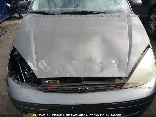 3FAFP31364R116427 - 2004 FORD FOCUS ZX3 GRAY photo 10
