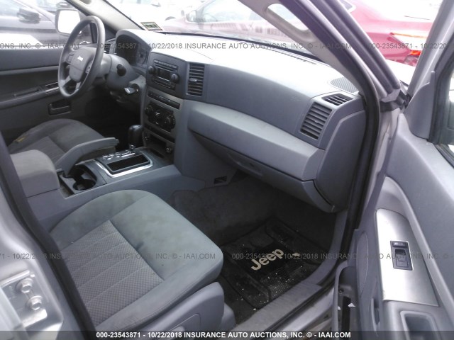 1J4GR48K25C620091 - 2005 JEEP GRAND CHEROKEE LAREDO/COLUMBIA/FREEDOM 银色 照片 5