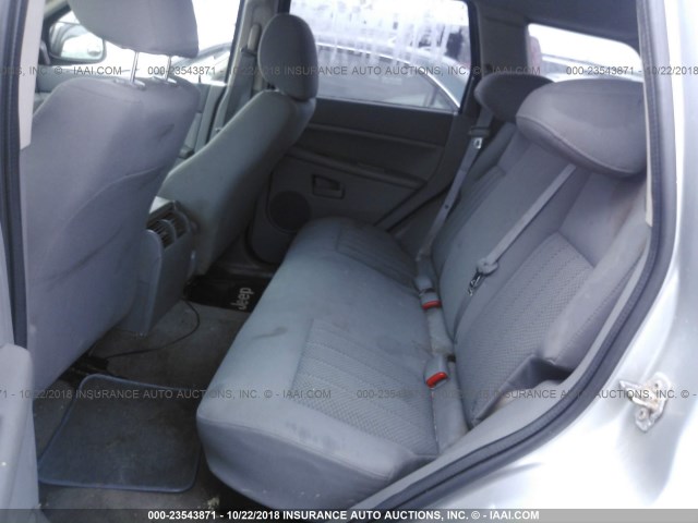 1J4GR48K25C620091 - 2005 JEEP GRAND CHEROKEE LAREDO/COLUMBIA/FREEDOM 银色 照片 8