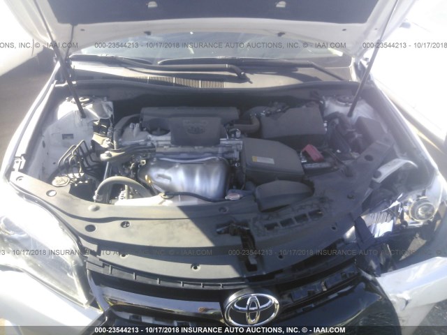 4T1BF1FK5GU160315 - 2016 TOYOTA CAMRY LE/XLE/SE/XSE WHITE photo 10