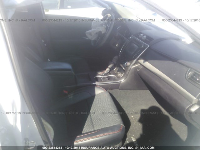 4T1BF1FK5GU160315 - 2016 TOYOTA CAMRY LE/XLE/SE/XSE WHITE photo 5