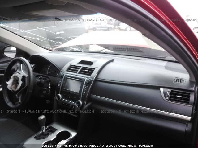 4T1BF1FK0CU637209 - 2012 TOYOTA CAMRY SE/LE/XLE წითელი ფოტო 5