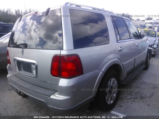 5LMFU27R24LJ01391 - 2004 LINCOLN NAVIGATOR SILVER photo 4