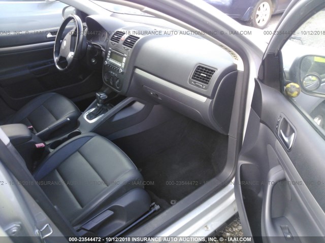 3VWRA71K38M195384 - 2008 VOLKSWAGEN JETTA WOLFSBURG 银色 照片 5