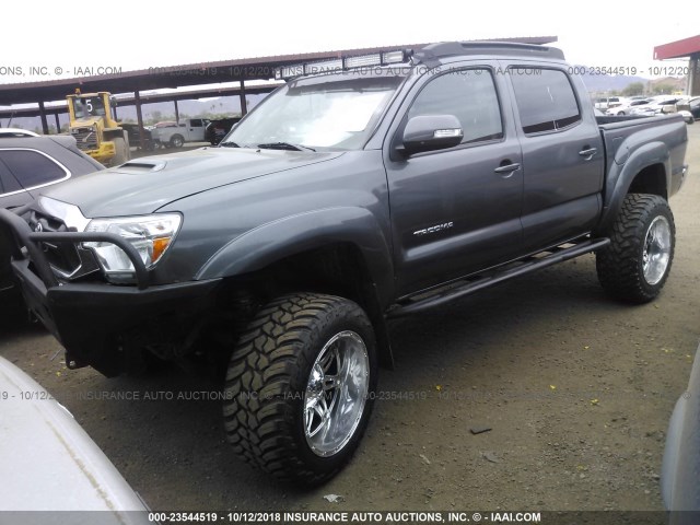 3TMLU4EN9FM174619 - 2015 TOYOTA TACOMA DOUBLE CAB/TRD PRO GRAY photo 2