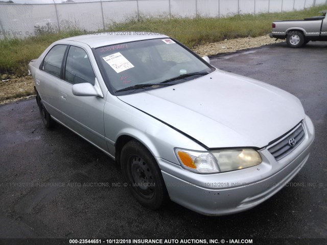 JT2BG22K2Y0418711 - 2000 TOYOTA CAMRY CE/LE/XLE 银色 照片 1