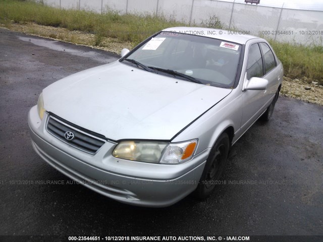 JT2BG22K2Y0418711 - 2000 TOYOTA CAMRY CE/LE/XLE 银色 照片 2