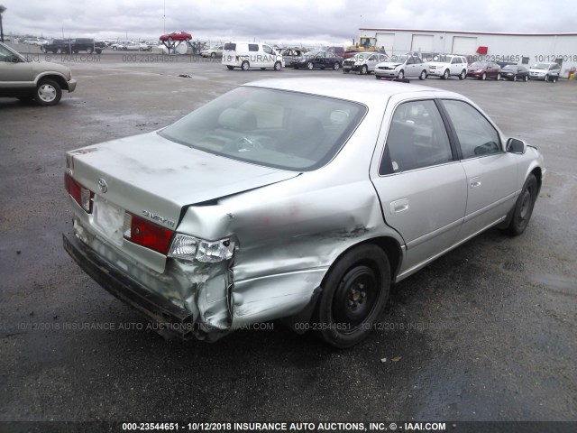 JT2BG22K2Y0418711 - 2000 TOYOTA CAMRY CE/LE/XLE 银色 照片 4