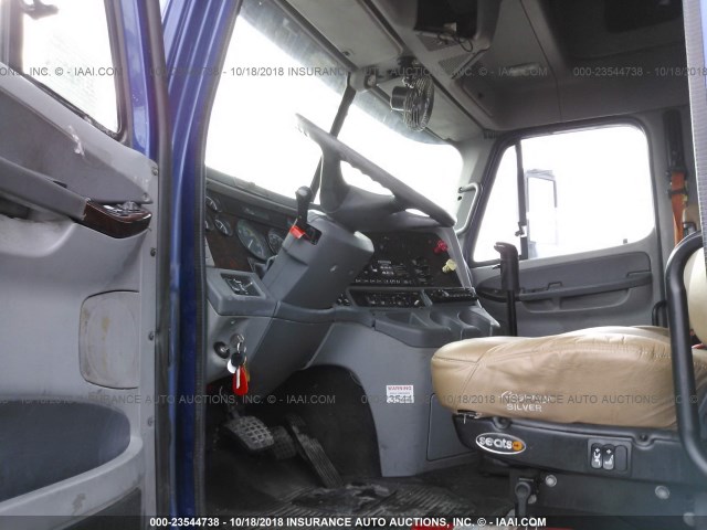 1FUJBBAV26PX14290 - 2006 FREIGHTLINER CONVENTIONAL ST120 BLUE photo 5
