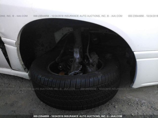 2G1WH55K259261517 - 2005 CHEVROLET IMPALA LS WHITE photo 6