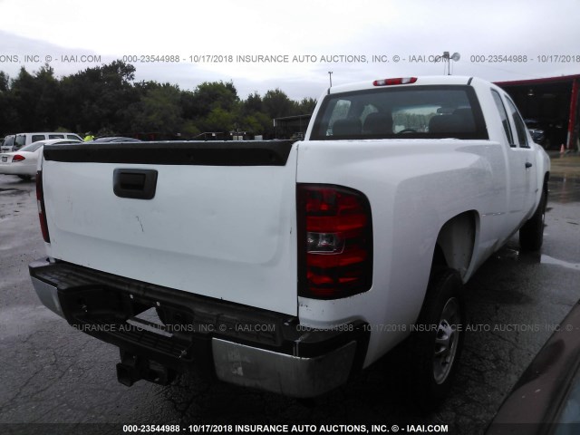 1GC2CVCG2DZ379686 - 2013 CHEVROLET SILVERADO C2500 HEAVY DUTY WHITE photo 4