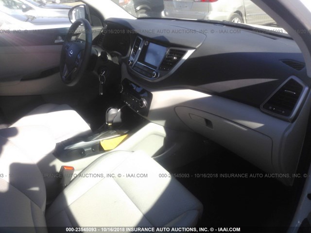 KM8J3CA40JU688523 - 2018 HYUNDAI TUCSON WHITE photo 5