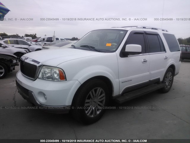 5LMFU27R43LJ51367 - 2003 LINCOLN NAVIGATOR Biały zdjęcie 2