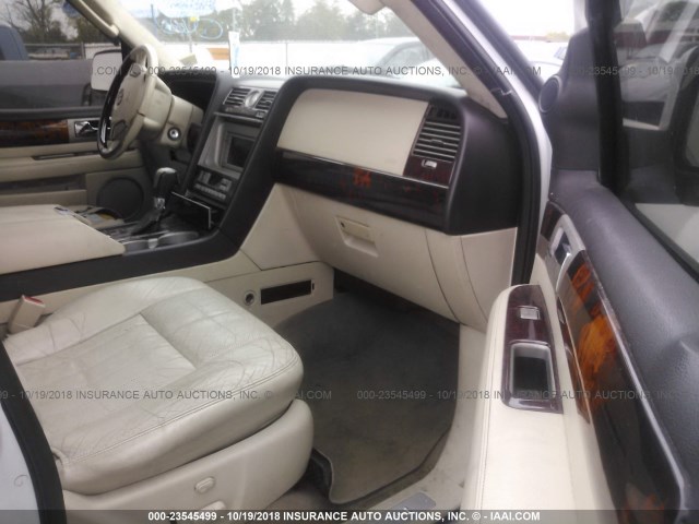 5LMFU27R43LJ51367 - 2003 LINCOLN NAVIGATOR Biały zdjęcie 5