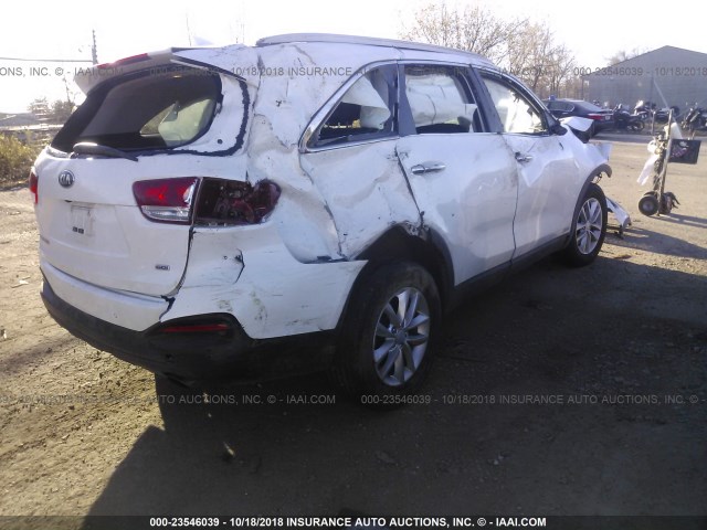 5XYPGDA33HG275068 - 2017 KIA SORENTO LX/L WHITE photo 4