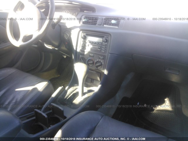 JT2BF22K7Y0237963 - 2000 TOYOTA CAMRY CE/LE/XLE 银色 照片 5