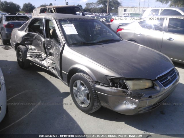 4T1BG22K2XU424020 - 1999 TOYOTA CAMRY CE/LE/XLE 金色 照片 1