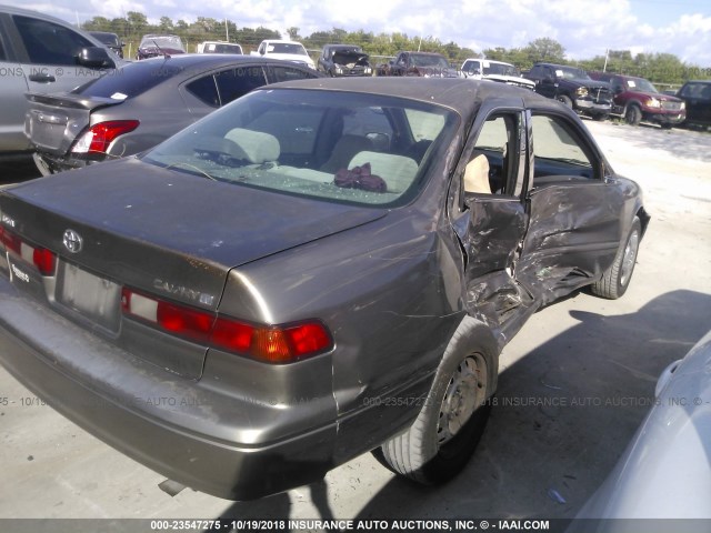 4T1BG22K2XU424020 - 1999 TOYOTA CAMRY CE/LE/XLE 金色 照片 4