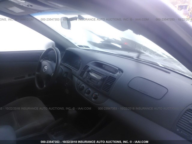 JTDBE32K020077206 - 2002 TOYOTA CAMRY LE/XLE/SE WHITE photo 5