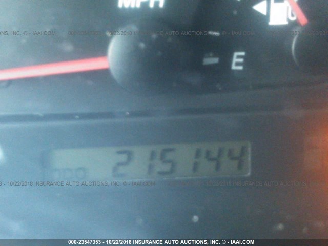 JTDBE32K020077206 - 2002 TOYOTA CAMRY LE/XLE/SE WHITE photo 7