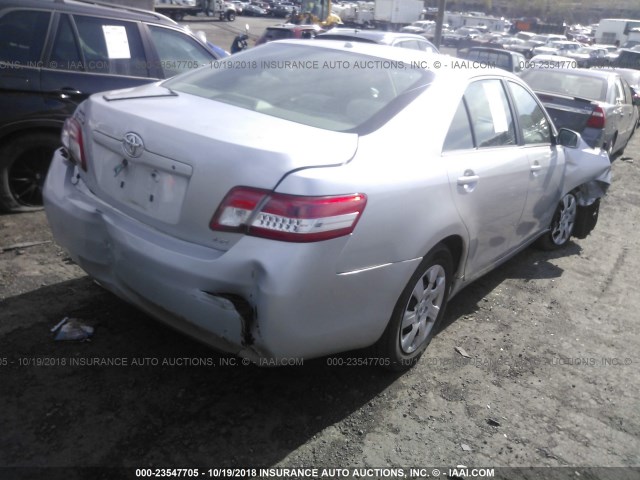 4T1BF3EK4BU185616 - 2011 TOYOTA CAMRY SE/LE/XLE ვერცხლისფერი ფოტო 4