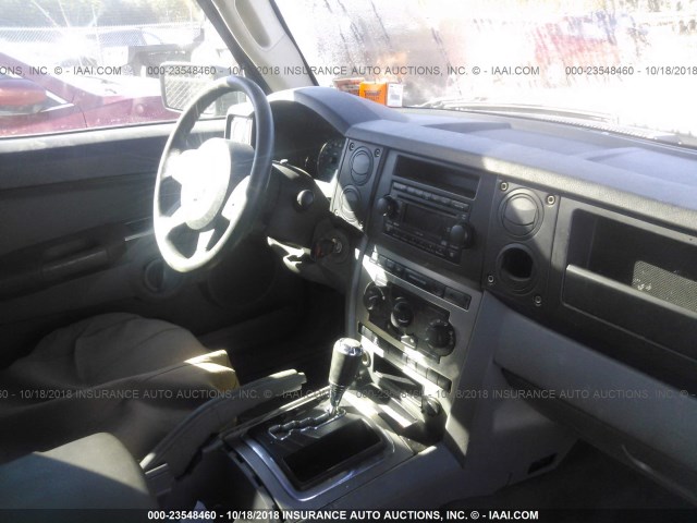 1J8HG48K46C352638 - 2006 JEEP COMMANDER SILVER photo 5