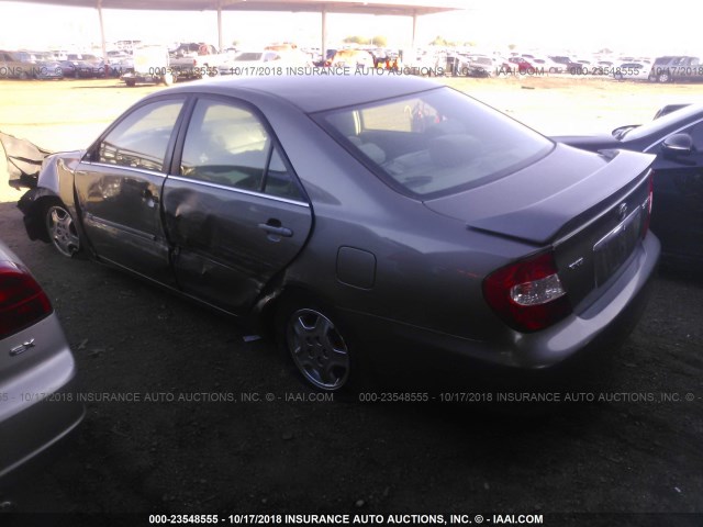 4T1BE32K02U629954 - 2002 TOYOTA CAMRY LE/XLE/SE GRAY photo 3
