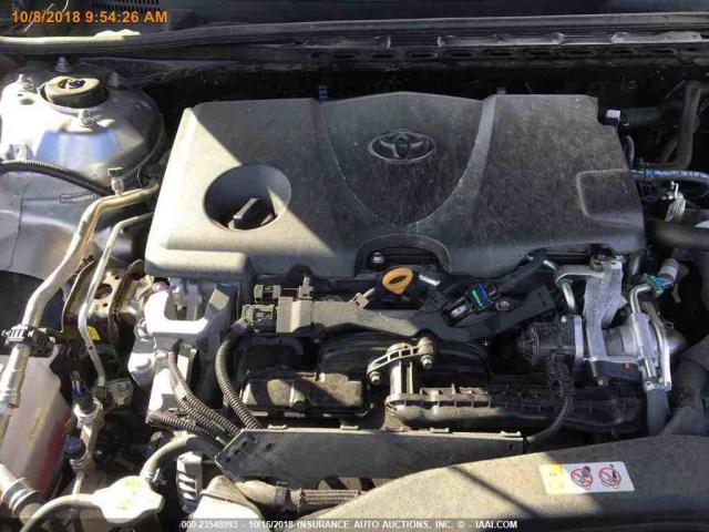 4T1B11HK2JU085883 - 2018 TOYOTA CAMRY L/LE/XLE/SE/XSE SILVER photo 12