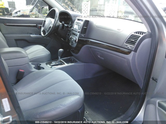 5XYZHDAG1BG067027 - 2011 HYUNDAI SANTA FE SE GRAY photo 5