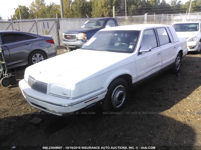 1C3XV66L2ND820329 - 1992 CHRYSLER NEW YORKER FIFTH AVENUE WHITE photo 2