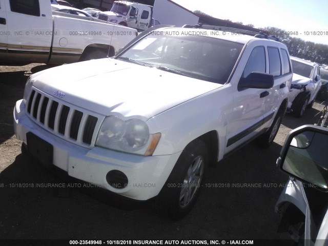 1J4GR48K35C592642 - 2005 JEEP GRAND CHEROKEE LAREDO/COLUMBIA/FREEDOM WHITE photo 2