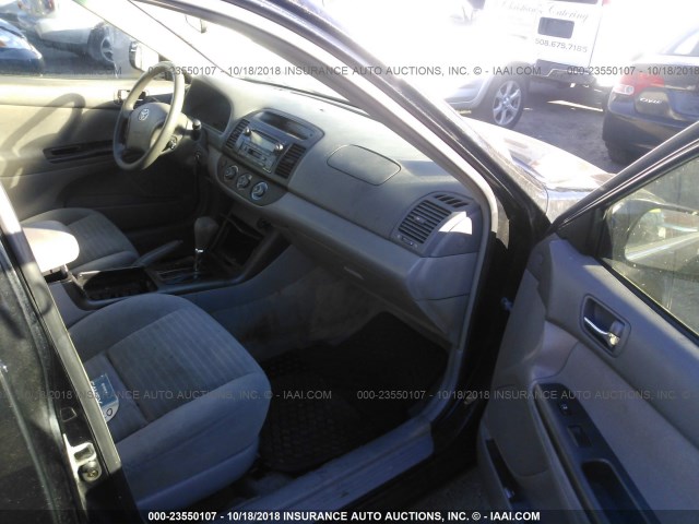 4T1BE32KX5U050457 - 2005 TOYOTA CAMRY LE/XLE/SE BLACK photo 5