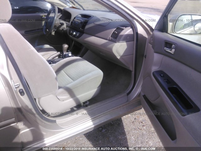 4T1BE32K35U068928 - 2005 TOYOTA CAMRY LE/XLE/SE GOLD photo 5