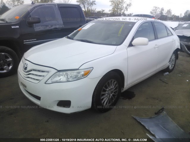 4T4BF3EK7BR174390 - 2011 TOYOTA CAMRY SE/LE/XLE WHITE photo 2