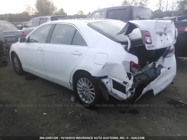 4T4BF3EK7BR174390 - 2011 TOYOTA CAMRY SE/LE/XLE WHITE photo 3