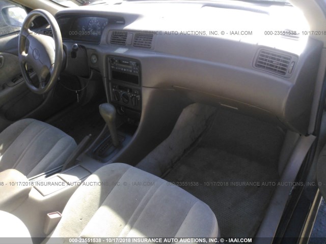 4T1BG22K8XU460584 - 1999 TOYOTA CAMRY CE/LE/XLE 金色 照片 5