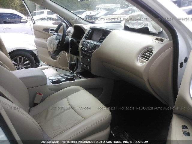 5N1DR2MNXJC647865 - 2018 NISSAN PATHFINDER S/SV/SL/PLATINUM WHITE photo 5