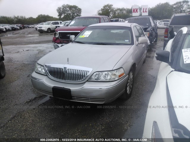 1LNHM83W94Y662264 - 2004 LINCOLN TOWN CAR ULTIMATE SILVER photo 2