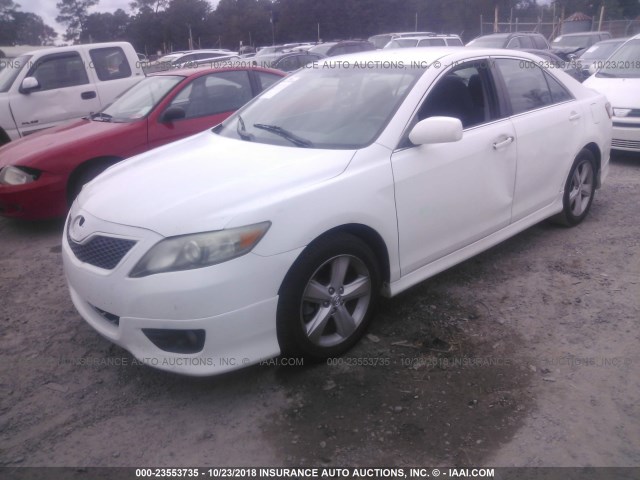 4T1BF3EK0AU507702 - 2010 TOYOTA CAMRY SE/LE/XLE თეთრი ფოტო 2