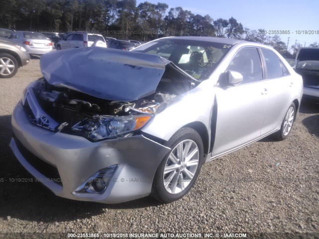 4T1BF1FKXEU844824 - 2014 TOYOTA CAMRY L/SE/LE/XLE Gümüş foto 2