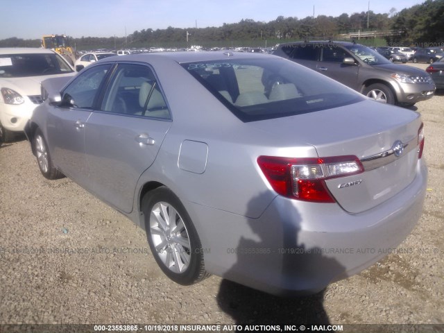 4T1BF1FKXEU844824 - 2014 TOYOTA CAMRY L/SE/LE/XLE Gümüş foto 3