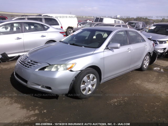 4T1BE46K07U050101 - 2007 TOYOTA CAMRY NEW GENERAT CE/LE/XLE/SE SILVER photo 2