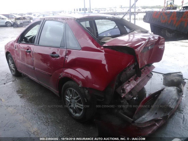 1FAFP34N95W227243 - 2005 FORD FOCUS ZX4 RED photo 3